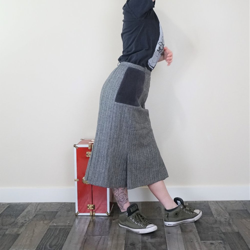 Vintage Valentino Wool Skirt with Velvet Pockets - Picture 2 of 3